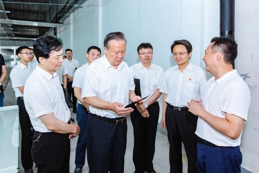 省高院黨組書記、院長李占國一行蒞臨浙江鴻禧能源股份有限公司開展“三服務(wù)”